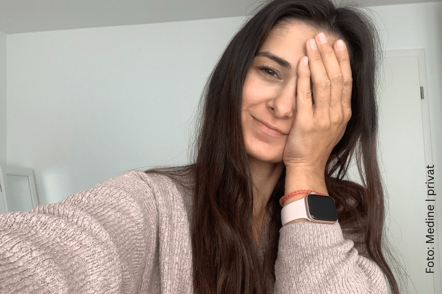 Bloggerin ist müde durch Schlafmangel bei Neurodermitis