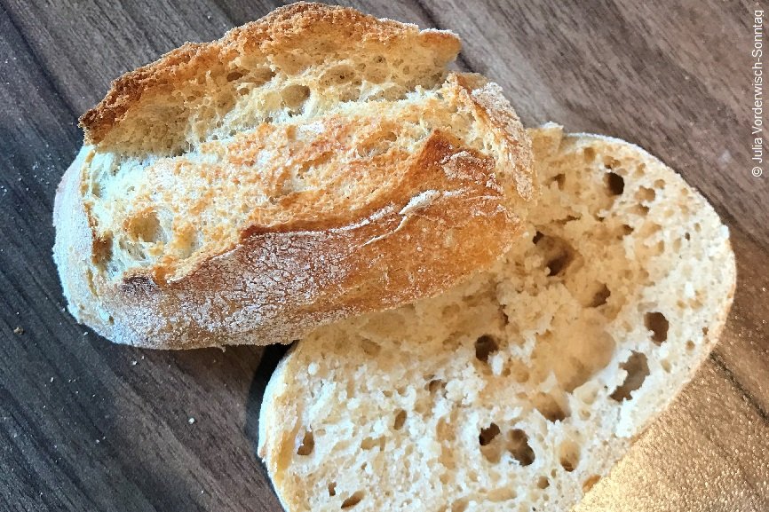 aufgeschnittenes Brötchen aus unserem Rezept
