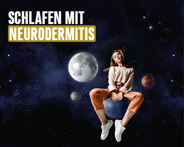 Frau sitzt auf einem Planeten im Universum: Abendroutine mit Neurodermitis