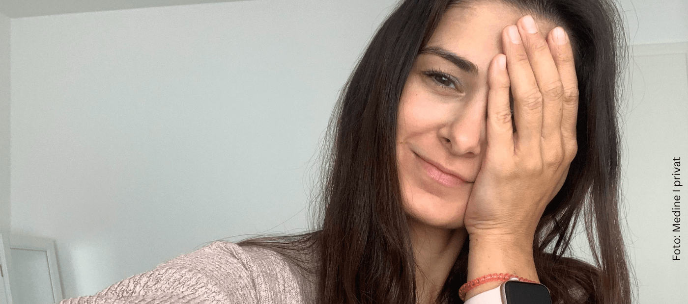 Bloggerin ist müde durch Schlafmangel bei Neurodermitis